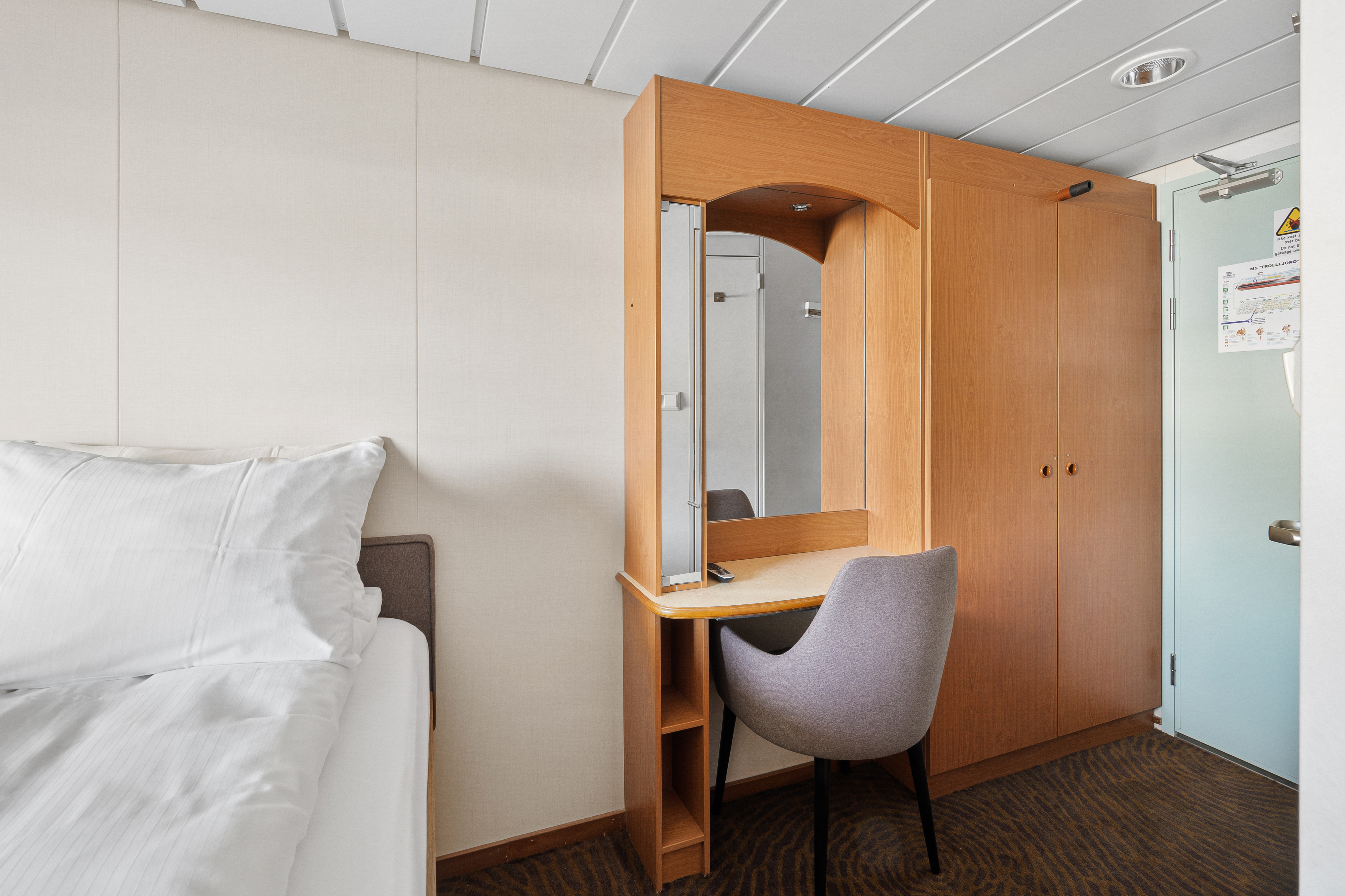 Polar Outside | Double on promenade deck with window